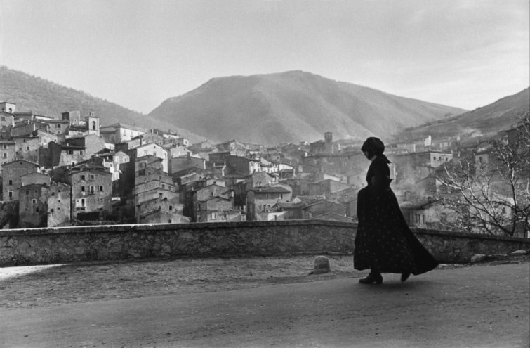 ITALY. Abruzzo. Scanno. 1951.